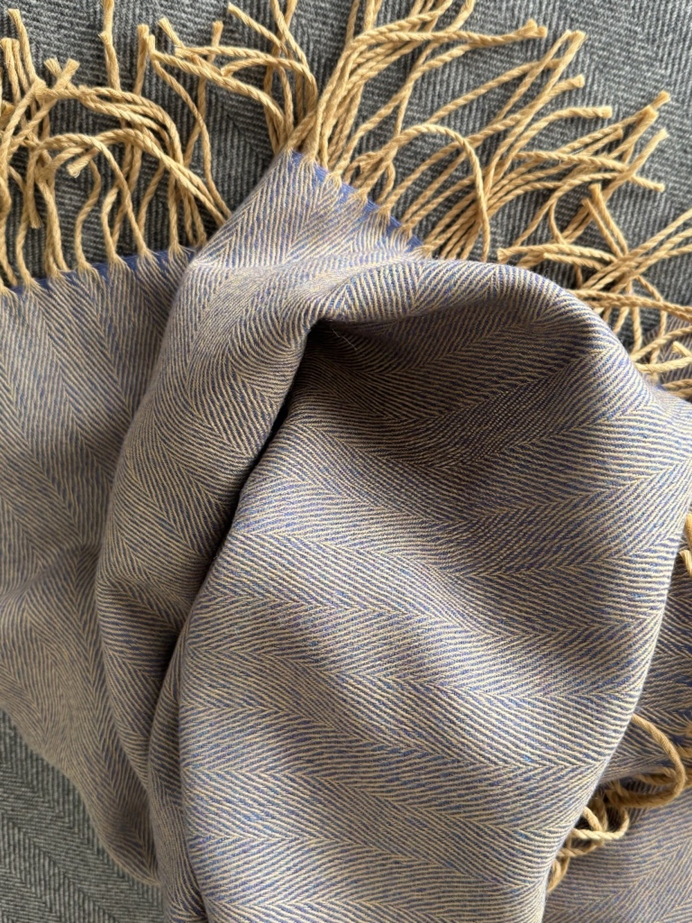 NWT, THE ISLE MILL, MADE IN SCOTLAND, PURE NEW WOOL THROW IN ROSEWOOD PATTERN